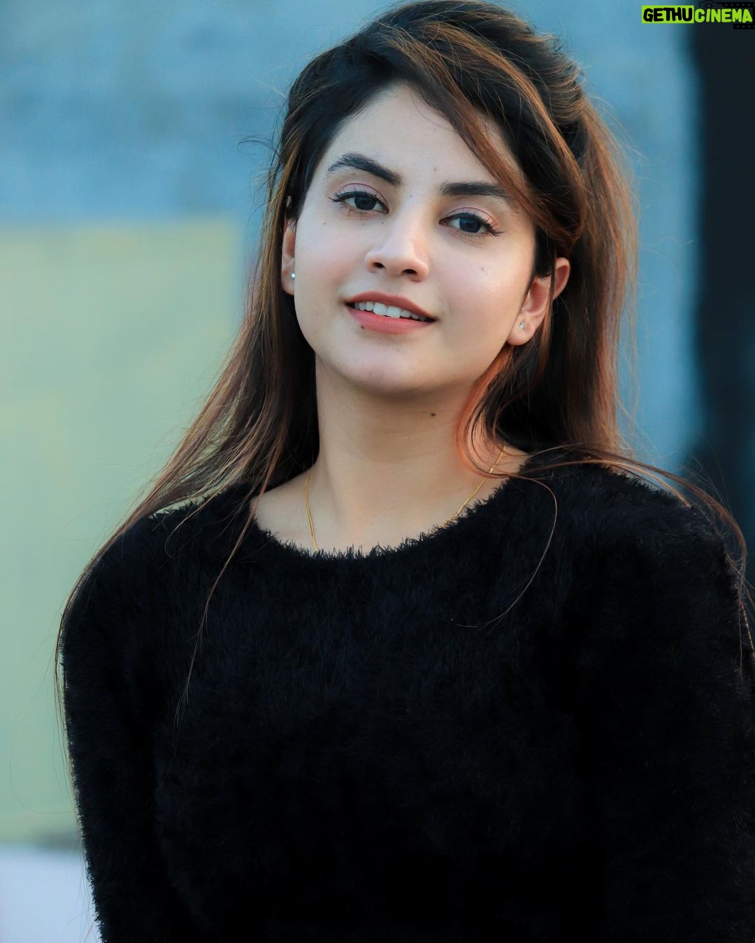 Piyanka Mongia Instagram - Pal Pal Dil Ke Paas..❤️ . . . . . . #piyanka_mongia #piyankians #piifam . . #keepsupporting #keepgoing #keeploving #keepmotivating #kbye #instadaily #instagood #instagram #insta #instamood #instafashion #fashion #fashionblogger #fashionstyle #reels #fashionphotography #fashionable #fashiongram #reelitfeelit #lifestyleblogger #lifestylephotography #reelkarofeelkaro #lifestylemodel #punjab