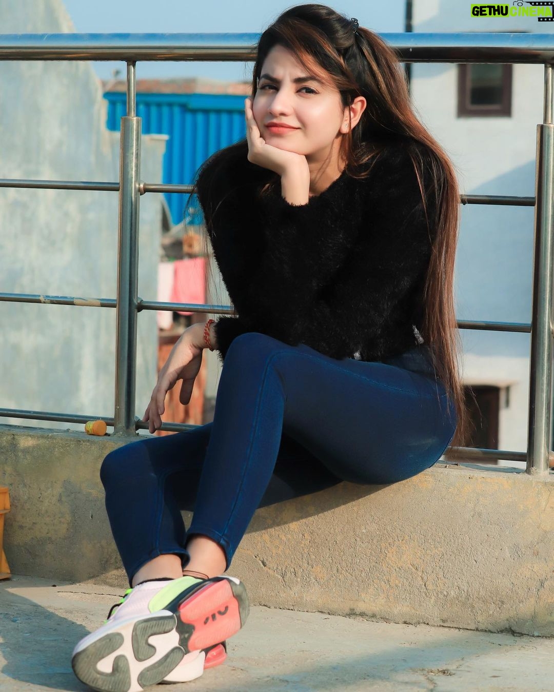 Piyanka Mongia Instagram - Door Door Jaave Mere Kaale Rang Ton😔 . . . #piyanka_mongia #piyankians #piifam . . #keepsupporting #keepgoing #keeploving #keepmotivating #kbye #instadaily #instagood #instagram #insta #instamood #instafashion #fashion #fashionblogger #fashionstyle #reels #fashionphotography #fashionable #fashiongram #reelitfeelit #lifestyleblogger #lifestylephotography #reelkarofeelkaro #lifestylemodel #punjab