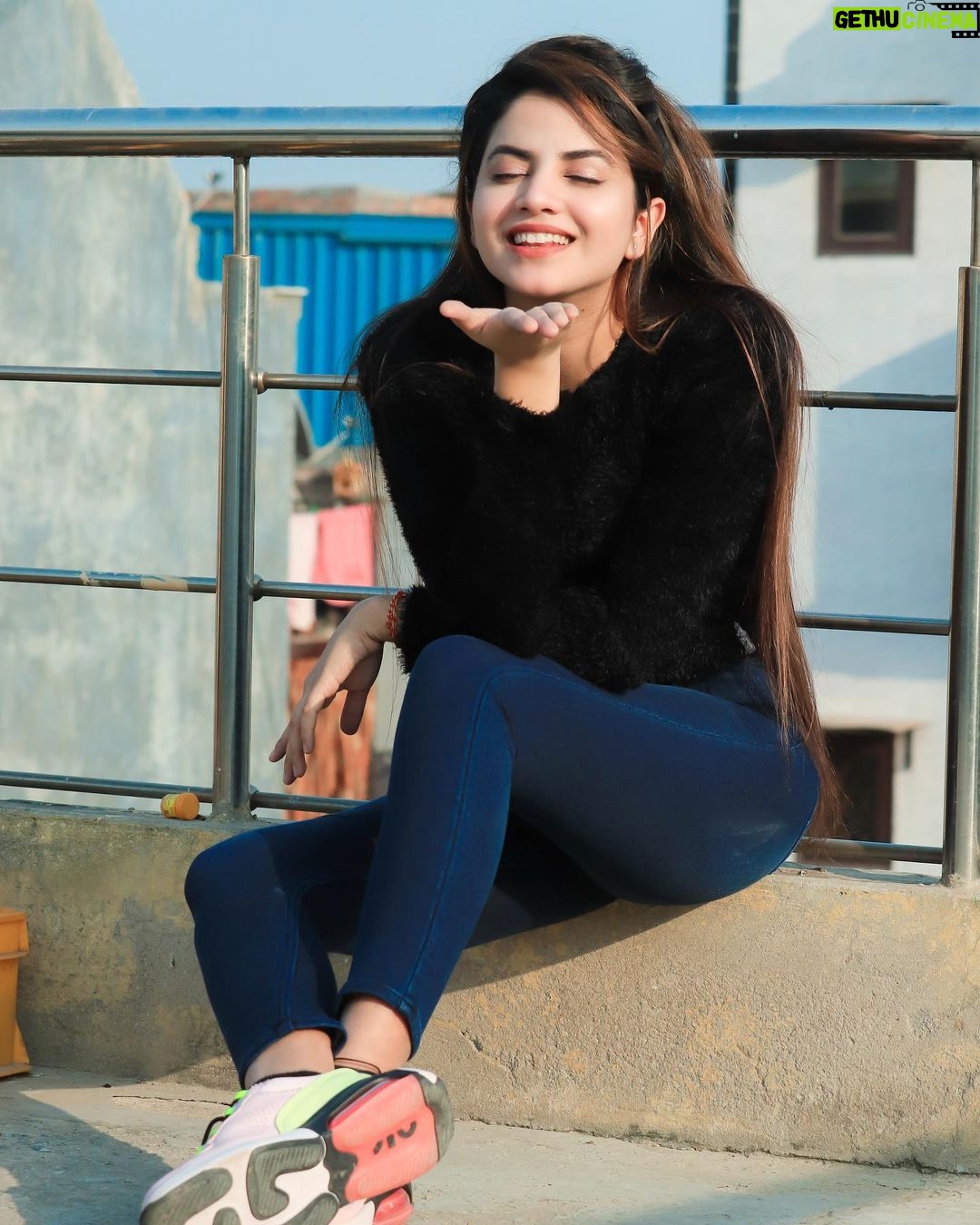 Piyanka Mongia Instagram - पहला प्यार हो या दूसरा फ़र्क़ नहीं पड़ता बस प्यार सच्चा होना चाहिए🌹 . . #piyanka_mongia #piyankians #piifam . . #keepsupporting #keepgoing #keeploving #keepmotivating #kbye #instadaily #instagood #instagram #insta #instamood #instafashion #fashion #fashionblogger #fashionstyle #reels #fashionphotography #fashionable #fashiongram #reelitfeelit #lifestyleblogger #lifestylephotography #reelkarofeelkaro #lifestylemodel #punjab