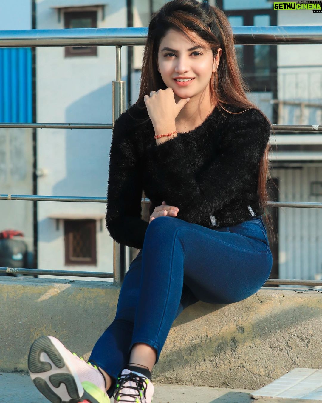 Piyanka Mongia Instagram - पहला प्यार हो या दूसरा फ़र्क़ नहीं पड़ता बस प्यार सच्चा होना चाहिए🌹 . . #piyanka_mongia #piyankians #piifam . . #keepsupporting #keepgoing #keeploving #keepmotivating #kbye #instadaily #instagood #instagram #insta #instamood #instafashion #fashion #fashionblogger #fashionstyle #reels #fashionphotography #fashionable #fashiongram #reelitfeelit #lifestyleblogger #lifestylephotography #reelkarofeelkaro #lifestylemodel #punjab