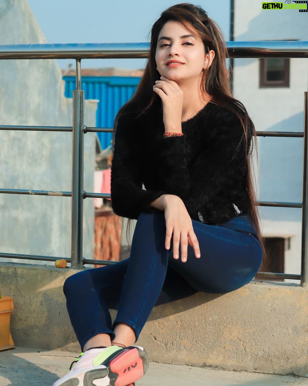 Piyanka Mongia Instagram - पहला प्यार हो या दूसरा फ़र्क़ नहीं पड़ता बस प्यार सच्चा होना चाहिए🌹 . . #piyanka_mongia #piyankians #piifam . . #keepsupporting #keepgoing #keeploving #keepmotivating #kbye #instadaily #instagood #instagram #insta #instamood #instafashion #fashion #fashionblogger #fashionstyle #reels #fashionphotography #fashionable #fashiongram #reelitfeelit #lifestyleblogger #lifestylephotography #reelkarofeelkaro #lifestylemodel #punjab