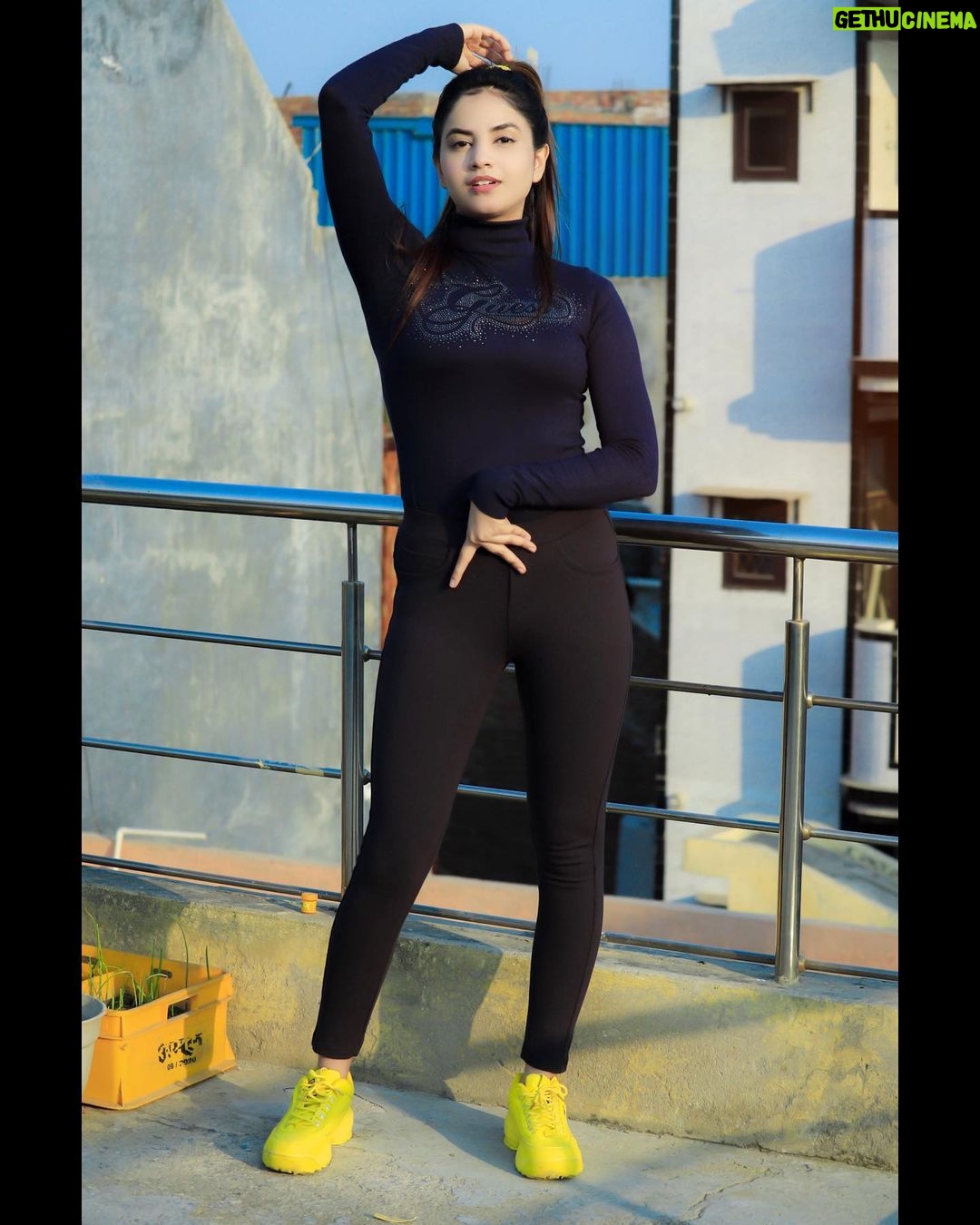 Piyanka Mongia Instagram - Classy Enough??π₯ . . . #piyanka_mongia #piyankians #piifam . . #keepsupporting #keepgoing #keeploving #keepmotivating #kbye #instadaily #instagood #instagram #insta #instamood #instafashion #fashion #fashionblogger #fashionstyle #fashionista #fashionphotography #fashionable #fashiongram #lifestyle #lifestyleblogger #lifestylephotography #lifestylebloggers #lifestylemodel #punjab