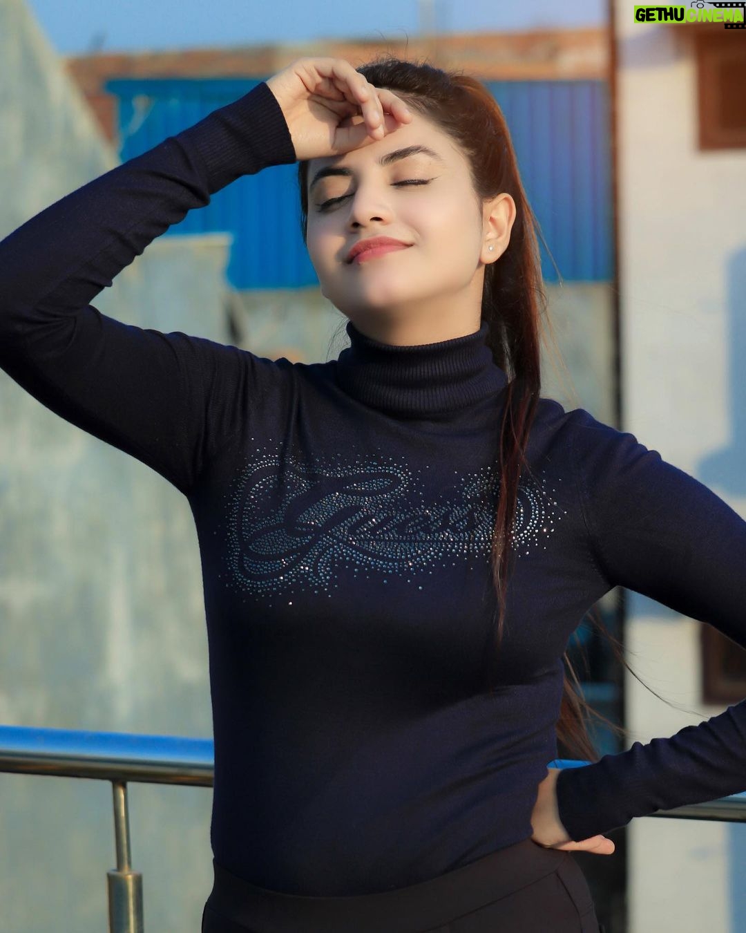 Piyanka Mongia Instagram - कुछ लोग सिंगल इसीलिए भी होते है क्यूँकि, वो प्यार के साथ मज़ाक़ नहीं करते 🌹✍🏻 . . #piyanka_mongia #piyankians #piifam . . #keepsupporting #keepgoing #keeploving #keepmotivating #kbye #instadaily #instagood #instagram #insta #instamood #instafashion #fashion #fashionblogger #fashionstyle #fashionista #fashionphotography #fashionable #fashiongram #lifestyle #lifestyleblogger #lifestylephotography #lifestylebloggers #lifestylemodel #punjab