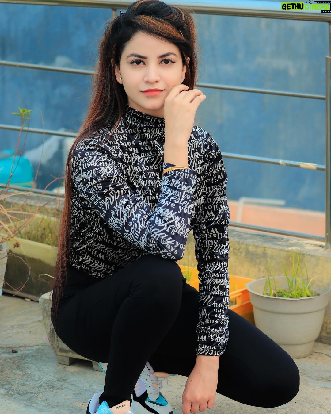 Piyanka Mongia Instagram - There is only one thing you get instant in return…and that’s…… SmiLe :)😊 . #piyanka_mongia #piyankians #piifam . . #keepsupporting #keepgoing #keeploving #keepmotivating #kbye #instadaily #instagood #instagram #insta #instamood #instafashion #fashion #fashionblogger #fashionstyle #fashionista #fashionphotography #fashionable #fashiongram #lifestyle #lifestyleblogger #lifestylephotography #lifestylebloggers #lifestylemodel #punjab