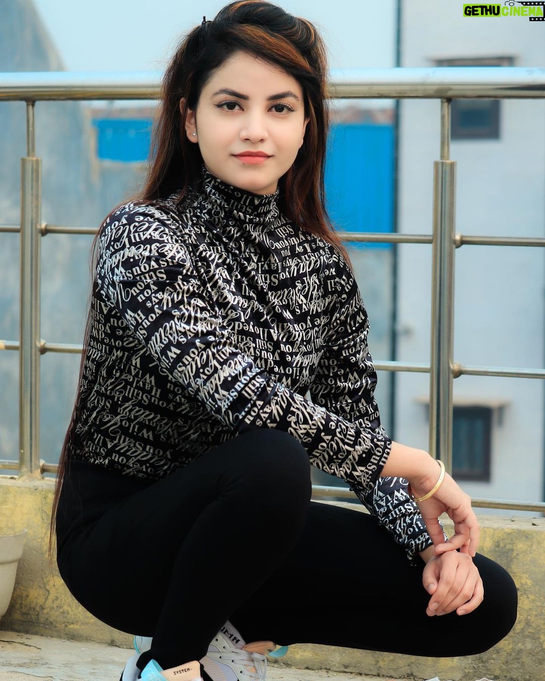 Piyanka Mongia Instagram - There is only one thing you get instant in return…and that’s…… SmiLe :)😊 . #piyanka_mongia #piyankians #piifam . . #keepsupporting #keepgoing #keeploving #keepmotivating #kbye #instadaily #instagood #instagram #insta #instamood #instafashion #fashion #fashionblogger #fashionstyle #fashionista #fashionphotography #fashionable #fashiongram #lifestyle #lifestyleblogger #lifestylephotography #lifestylebloggers #lifestylemodel #punjab