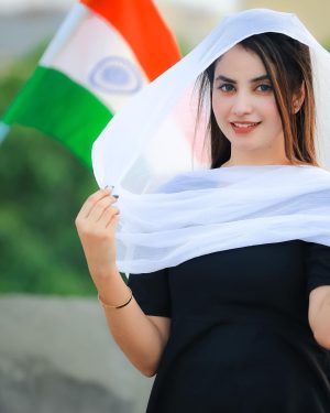 Piyanka Mongia Instagram - My heart beats with pride when I see the amazing colors of Independence spreading joy and happiness all around us🇮🇳
Happy Independence Day🇮🇳
.
.
#independenceday #happyindependenceday #15august #15thaugust #freedom