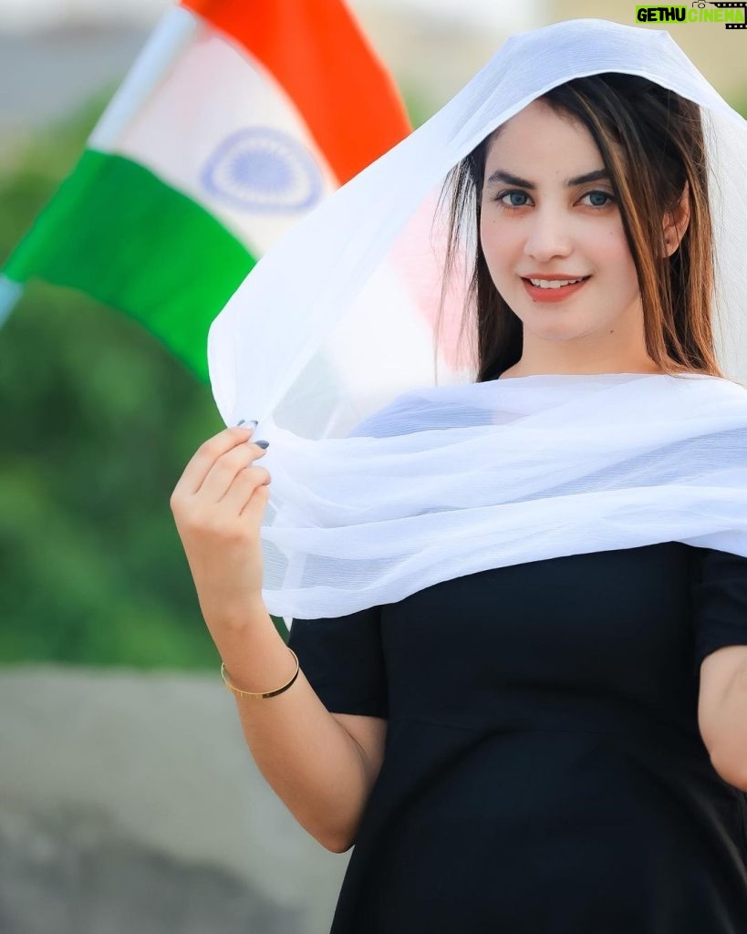 Piyanka Mongia Instagram - My heart beats with pride when I see the amazing colors of Independence spreading joy and happiness all around us🇮🇳 Happy Independence Day🇮🇳 . . #independenceday #happyindependenceday #15august #15thaugust #freedom