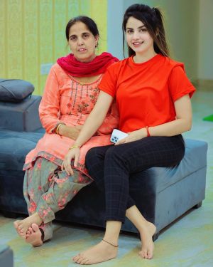Piyanka Mongia Instagram - Mother is the true Queen of every home👸🏻 I got everything from my Mamma!!😍
.
.
.
#piyanka_mongia #piyankamongia #keepsupporting #keepgoing #keepsmiling #keeploving #keepmotivating #kbye #picoftheday #pictureoftheday #punjab