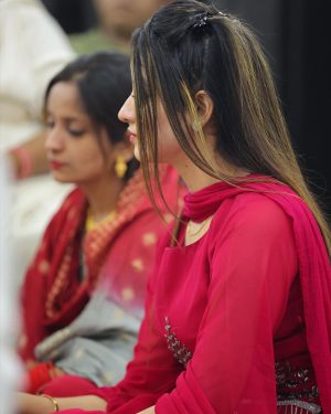 Piyanka Mongia Instagram - ग्रह हवन 🌹 SWIPE LEFT👈🏻
.
.
.
#picoftheday #piyankamongia #piyanka_mongia #piyankamongia #keepsupporting #keepgoing #keepsmiling #keeploving #keepmotivating #kbye #picoftheday #pictureoftheday #punjab #ethnicwear #ethnic #traditional #traditionalwear