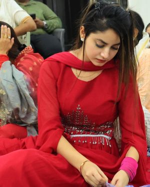 Piyanka Mongia Instagram - ग्रह हवन 🌹 SWIPE LEFT👈🏻
.
.
.
#picoftheday #piyankamongia #piyanka_mongia #piyankamongia #keepsupporting #keepgoing #keepsmiling #keeploving #keepmotivating #kbye #picoftheday #pictureoftheday #punjab #ethnicwear #ethnic #traditional #traditionalwear