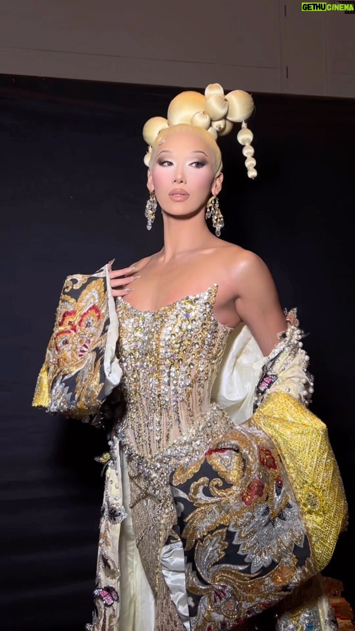 Plastique Tiara Instagram - Had a grand time attending Golden Era 10 years anniversary show 💛 chúc mừng hai anh @acnoarex @rim_doll 🇻🇳 Ho Chi Minh City, Vietnam