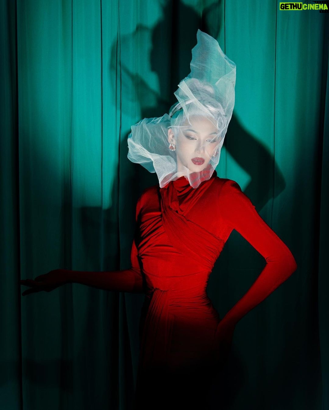 Plastique Tiara Instagram - “You better not be a cvnty Mrs. Claus when I get there” Me: 💋 • Photo by @tringhia_nemotion Stylist @phambaoluan Makeup @justxi1405 Wearing @tonyy.official___ Hair @quan_thelittlemerman