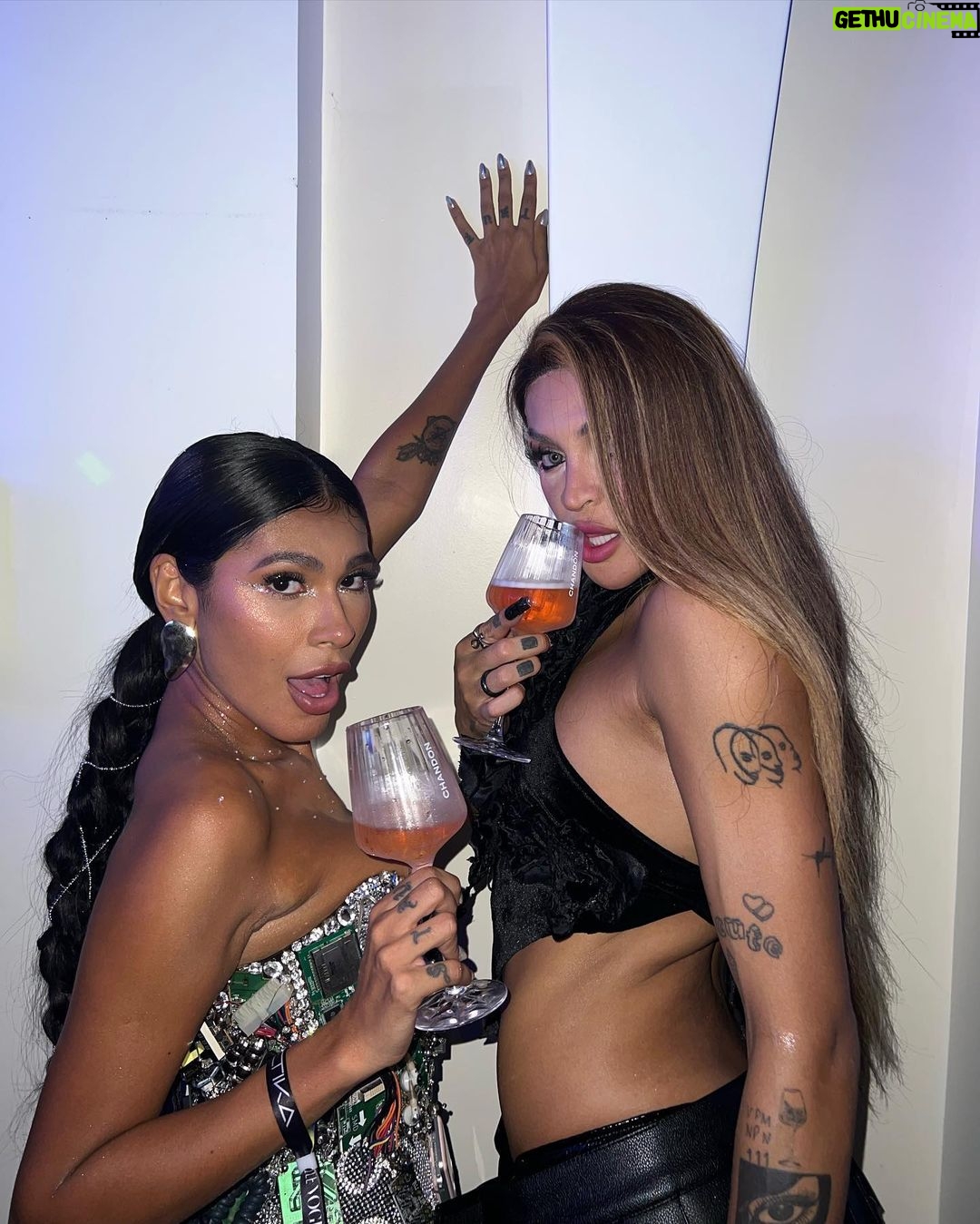Pocah Instagram - todas as skins ativadas em fevereiro 1- realizando o sonho de ter o meu próprio trio 2- pocah e Pabllo no comando do baile da vogue 3- logo logo tem “rapariga fofa da favela” de novo em Portugal 4- tirar foto em jetski de biquini é coisa de put*? 5 - karolinos e pocahontos 6- Toyah em De Repente 8 7- sincronia tá em dia 8- onde está a Pocah no after? 9- roda roda Carol Vaz 10- não tem mais desculpa, acabou fevereiro BORA ATIVAR