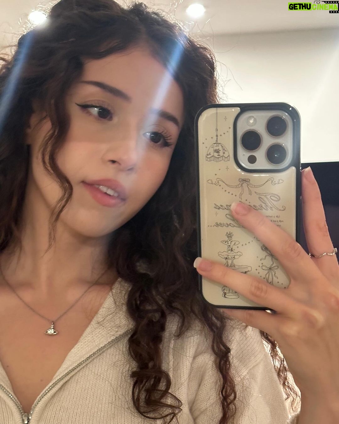 Pokimane Instagram - fun w friends ☺︎︎ Your Mom's House