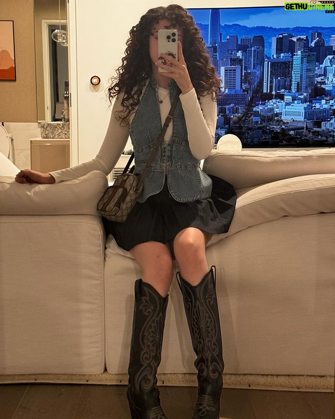 Pokimane Instagram - fun w friends ☺︎︎ Your Mom's House
