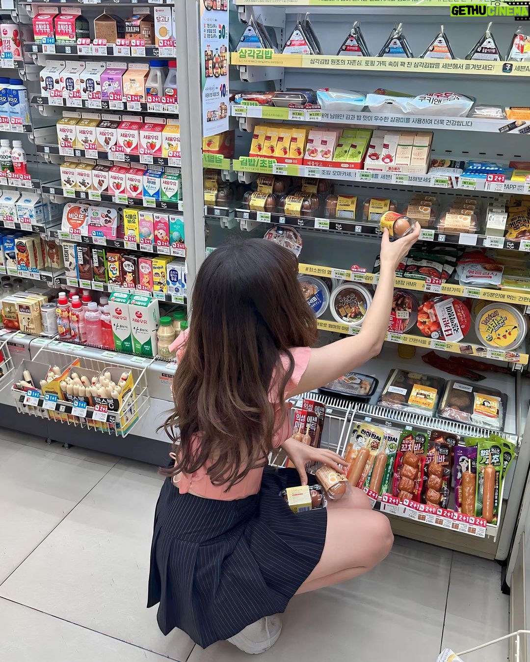 Pokimane Instagram - going to the convenience store, u need anything? Seven Eleven