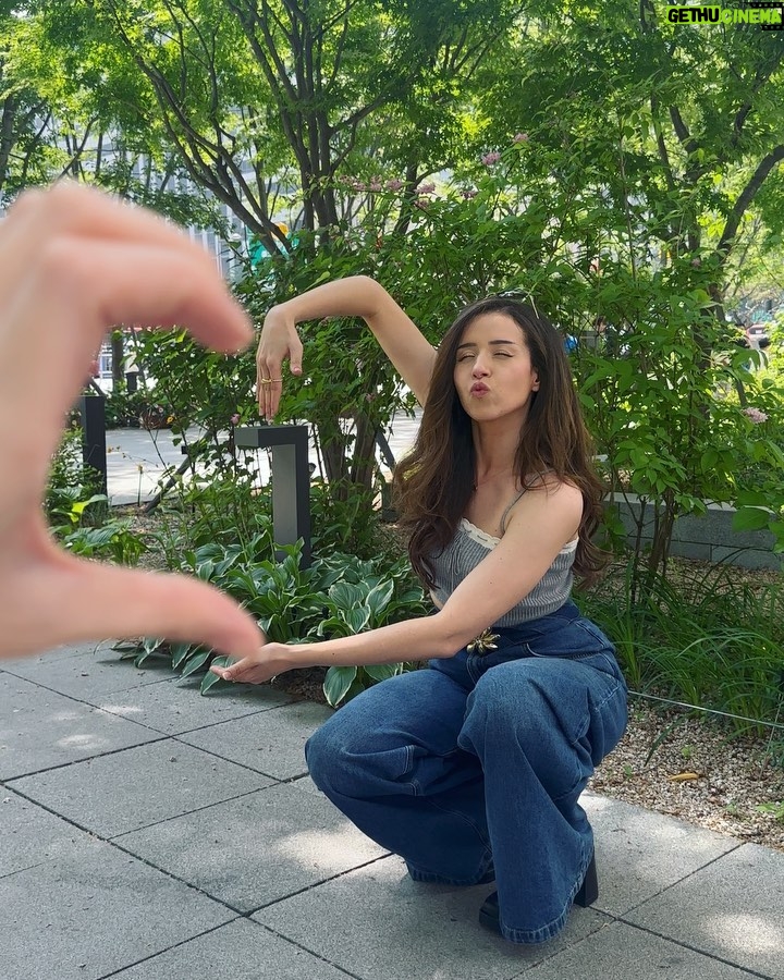 Pokimane - 591.7K Likes - traveling makes me feel alive 🥲