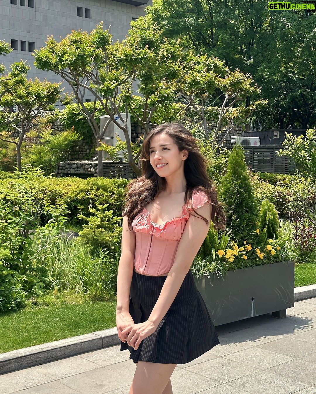 Pokimane Instagram - going to the convenience store, u need anything? Seven Eleven