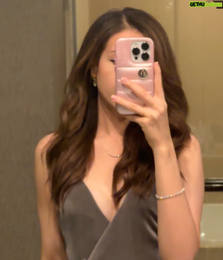 Pokimane - 574.7K Likes - don’t worry bout a thing 🫶🏻