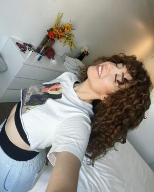 Pokimane Instagram - curls for the girls 🫶🏻