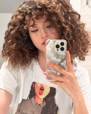 Pokimane Instagram - curls for the girls 🫶🏻
