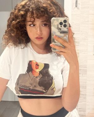 Pokimane Instagram - curls for the girls 🫶🏻