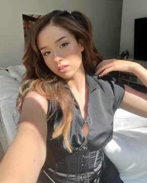 Pokimane Instagram - 🤍🖤