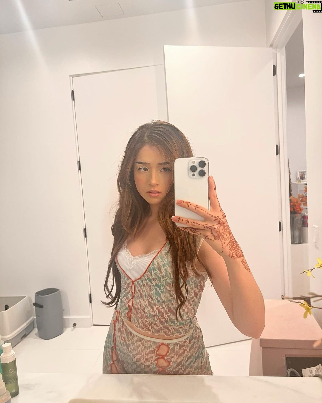 Pokimane - 566.4K Likes - auburn era 🍂