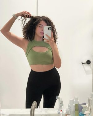 Pokimane Instagram - chillin, wbu?