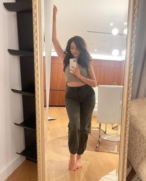 Pokimane Instagram - back to dark brown 🤎
