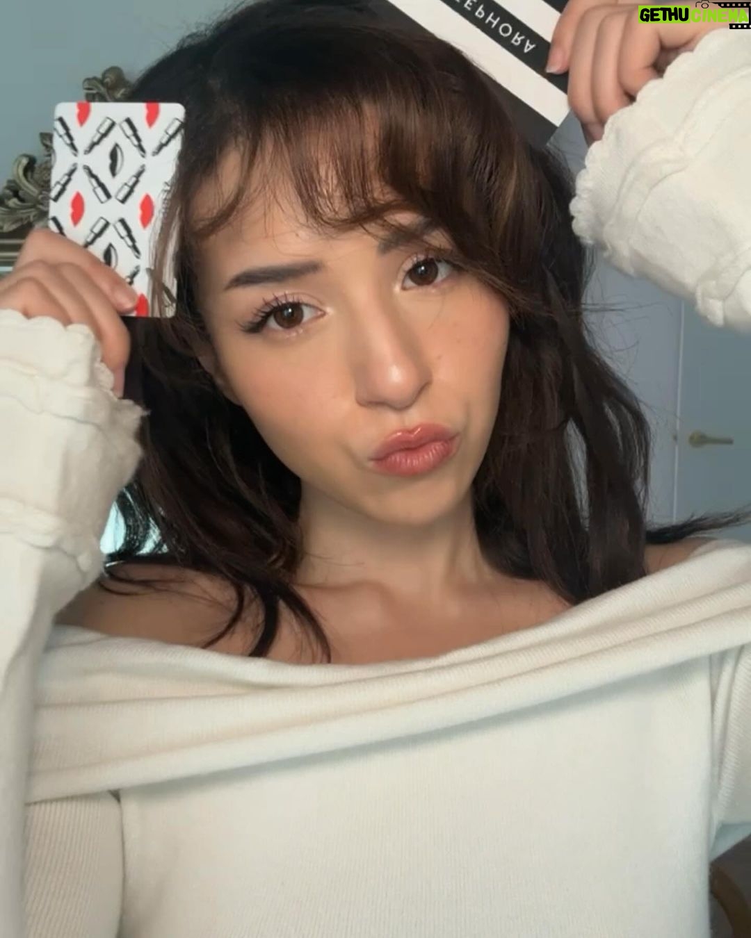 Pokimane Instagram - π VALENTINE'S GIVEAWAY π today shouldn't just be about romance but also about friendships π to celebrate, i'm giving away $500 in sephora gift cards to you and your bestie βΊοΈ ($250 each!) π―ββοΈ tag your friend in the comments + make sure youβre both following @pokimanelol & @donttellanyone π ill pick a lucky duo to win on 2/16! good luck π₯° Your heart ( Λ Π·Λ ) β₯
