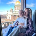 Polina Gagarina Instagram - С праздником, дорогие девочки🌸 Будьте самыми любимыми и счастливыми 🩷 А мы в любимом городе, с любимыми и родными! Вся семья приехала поддержать меня сегодня в Ледовом 💪🏻 всех жду! До вечера, любимый Питер🌸 #гагаринапоехали #поехалинагагарину #петербург #семья #8марта Saint Isaac's Cathedral