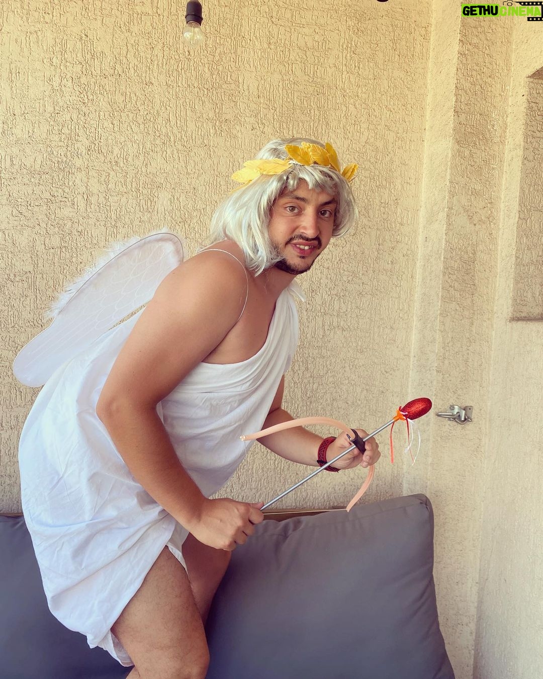Pollo Castillo Instagram - la evolución de valentin