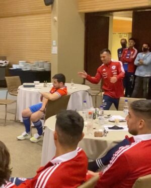 Pollo Castillo Instagram - mamá conocí al gary

@gary_medel17 @adidascl