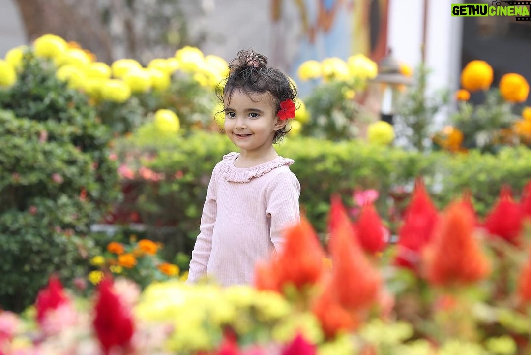 Pooja Banerjee Instagram - Happiness is watching her smile @sanassejwaal #babygirl #mammaofSana #sanaSSejwaal #PoojaBanerjii #GirlsofInstagram #babygirl #girlmom