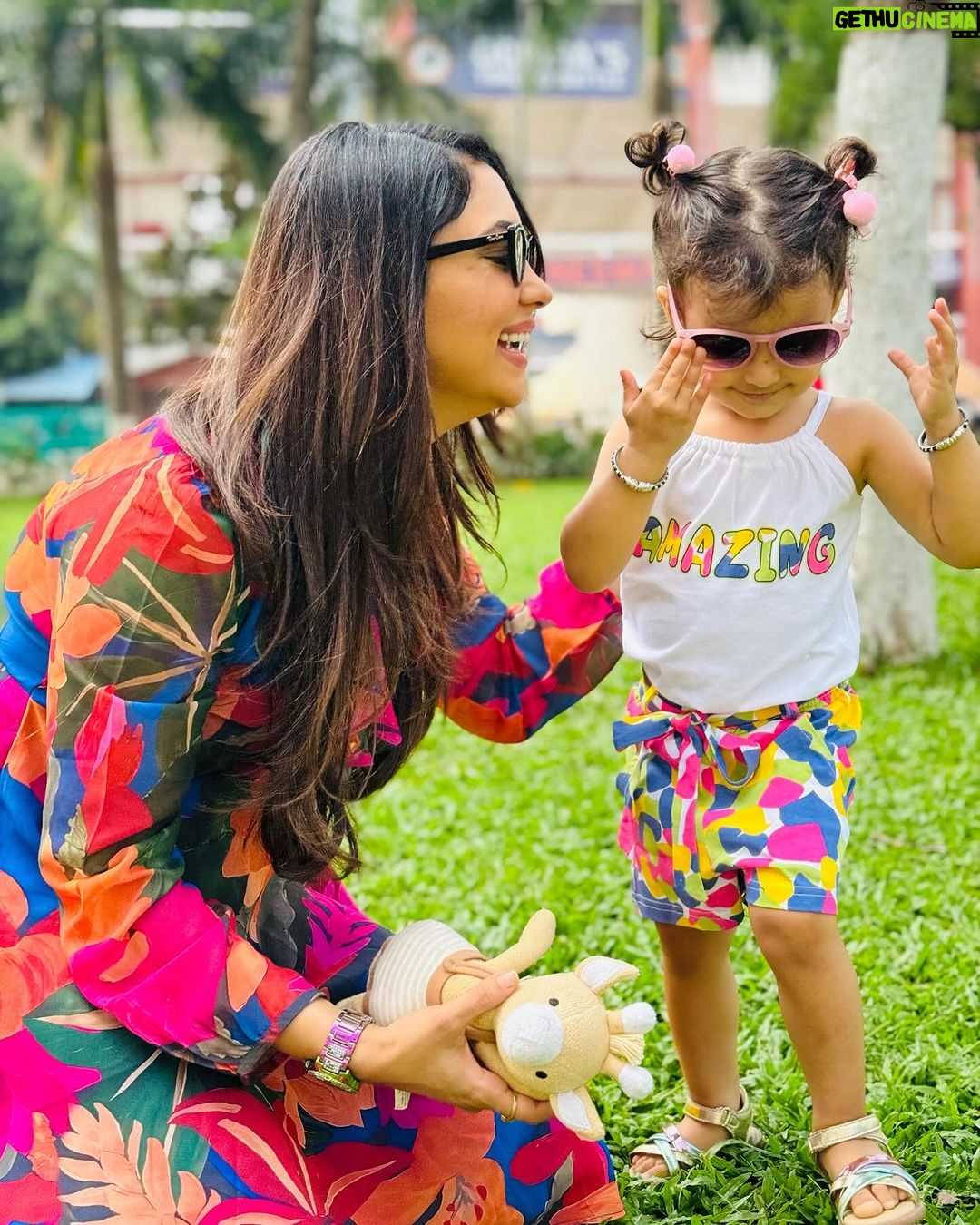 Pooja Banerjee Instagram - SUMMERising my day with my baby gurl. As summer is already here, mamma of Sana and Sana decided to take a walk in the park with shades on and some cool outfits from @firstcry. Honestly I was pretty late in updating her summer wardrobe but thanks to @firstcryindia I ordered her clothes from the luxury of sitting at home and voila they got delivered at my doorstep super fast (faster than the summer arrived here) If you want to update your summer wardrobe then add my special code “POOJABSS24” on @firstcryindia to get additional 50% off on fashion and 42% on everything else on @firstcryindia #HappyShopping @sanassejwaal