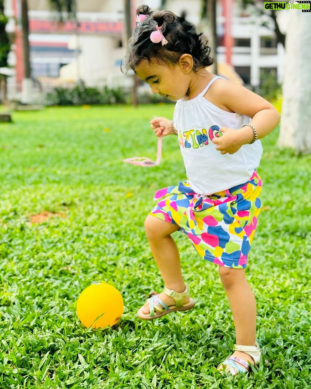 Pooja Banerjee Instagram - SUMMERising my day with my baby gurl. As summer is already here, mamma of Sana and Sana decided to take a walk in the park with shades on and some cool outfits from @firstcry. Honestly I was pretty late in updating her summer wardrobe but thanks to @firstcryindia I ordered her clothes from the luxury of sitting at home and voila they got delivered at my doorstep super fast (faster than the summer arrived here) If you want to update your summer wardrobe then add my special code “POOJABSS24” on @firstcryindia to get additional 50% off on fashion and 42% on everything else on @firstcryindia #HappyShopping @sanassejwaal