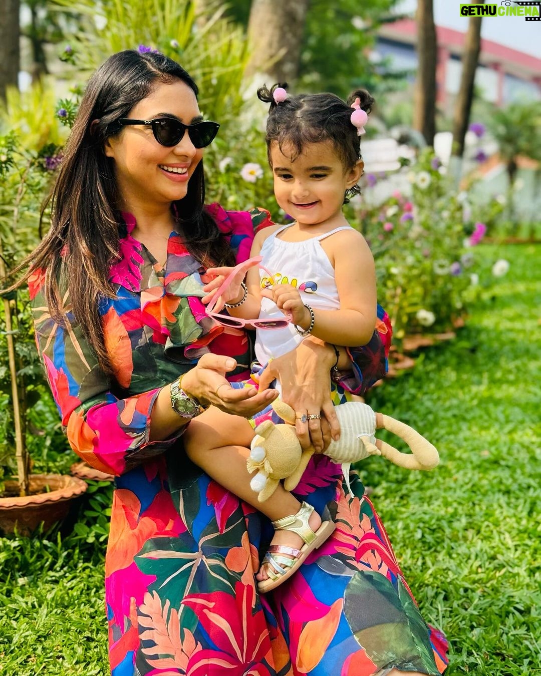Pooja Banerjee Instagram - SUMMERising my day with my baby gurl. As summer is already here, mamma of Sana and Sana decided to take a walk in the park with shades on and some cool outfits from @firstcry. Honestly I was pretty late in updating her summer wardrobe but thanks to @firstcryindia I ordered her clothes from the luxury of sitting at home and voila they got delivered at my doorstep super fast (faster than the summer arrived here) If you want to update your summer wardrobe then add my special code “POOJABSS24” on @firstcryindia to get additional 50% off on fashion and 42% on everything else on @firstcryindia #HappyShopping @sanassejwaal