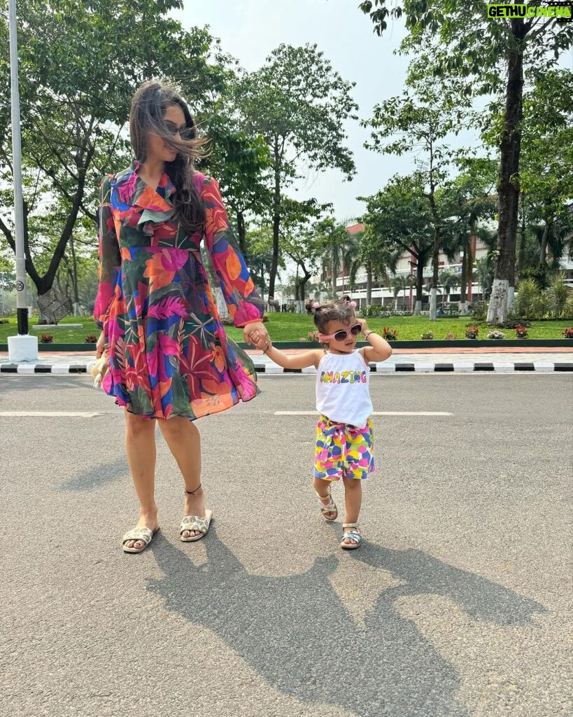 Pooja Banerjee Instagram - SUMMERising my day with my baby gurl. As summer is already here, mamma of Sana and Sana decided to take a walk in the park with shades on and some cool outfits from @firstcry. Honestly I was pretty late in updating her summer wardrobe but thanks to @firstcryindia I ordered her clothes from the luxury of sitting at home and voila they got delivered at my doorstep super fast (faster than the summer arrived here) If you want to update your summer wardrobe then add my special code “POOJABSS24” on @firstcryindia to get additional 50% off on fashion and 42% on everything else on @firstcryindia #HappyShopping @sanassejwaal