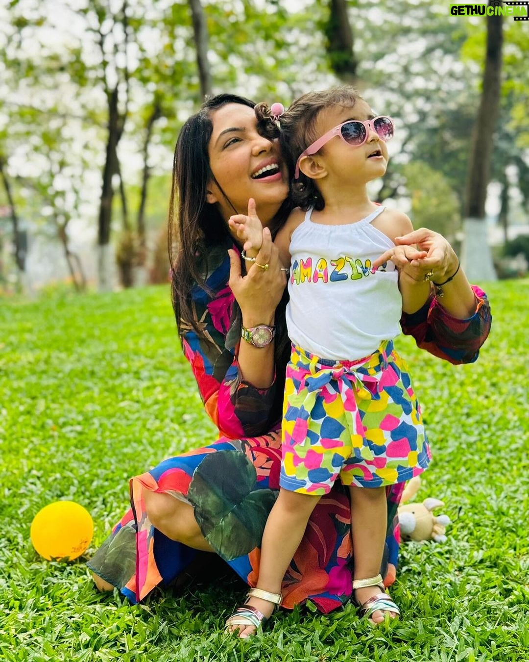 Pooja Banerjee Instagram - SUMMERising my day with my baby gurl. As summer is already here, mamma of Sana and Sana decided to take a walk in the park with shades on and some cool outfits from @firstcry. Honestly I was pretty late in updating her summer wardrobe but thanks to @firstcryindia I ordered her clothes from the luxury of sitting at home and voila they got delivered at my doorstep super fast (faster than the summer arrived here) If you want to update your summer wardrobe then add my special code “POOJABSS24” on @firstcryindia to get additional 50% off on fashion and 42% on everything else on @firstcryindia #HappyShopping @sanassejwaal