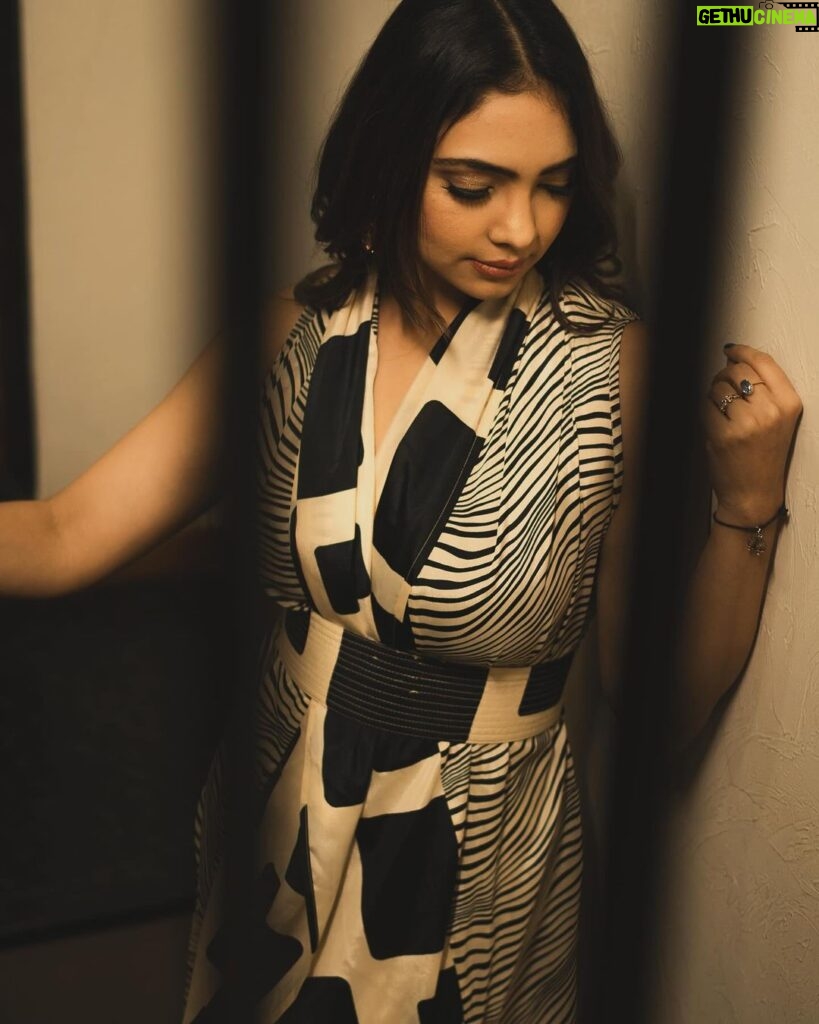 Pooja Banerjee Instagram - Showcasing #TieUps by @dipikablacklist This woman has won my heart and technically resides in way too many people’s hearts and why not, she herself has such a big heart ❤️. She is fierce , warm ,strong and so so loving.. I’ve never met a person like her and I know I never will cause she is one of a kind. This is a shout out for #tieups by @dipikablacklist for all you ladies who all are looking for a homegrown brand which is classy, stylish and most importantly comfortable.. the first look of tie ups drops on 22nd Feb @shoparty.in at @outofthebluebombay love you @dipikablacklist Mumbai, Maharashtra