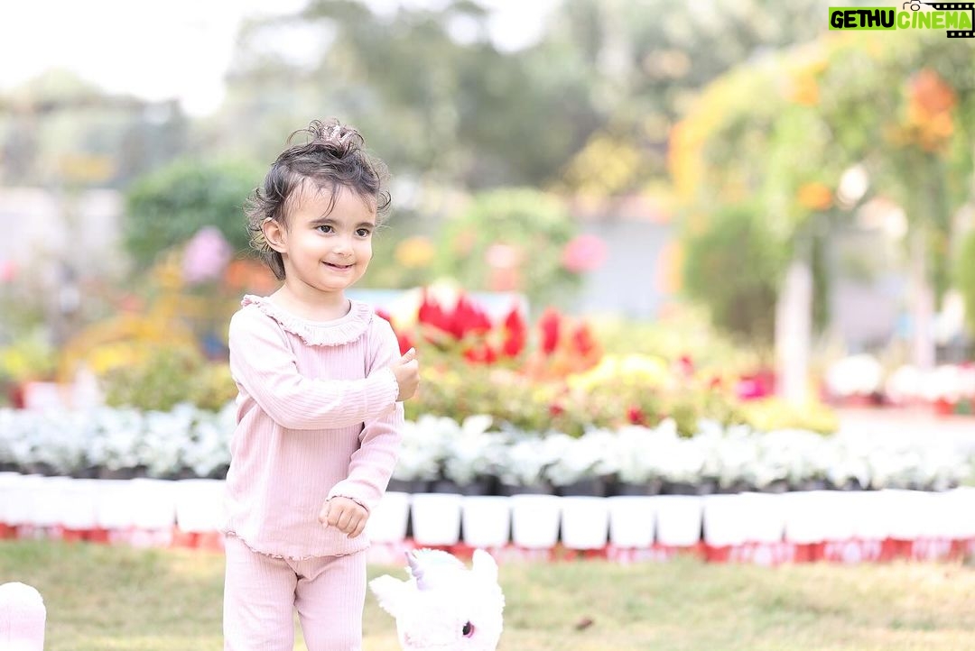 Pooja Banerjee Instagram - Happiness is watching her smile @sanassejwaal #babygirl #mammaofSana #sanaSSejwaal #PoojaBanerjii #GirlsofInstagram #babygirl #girlmom