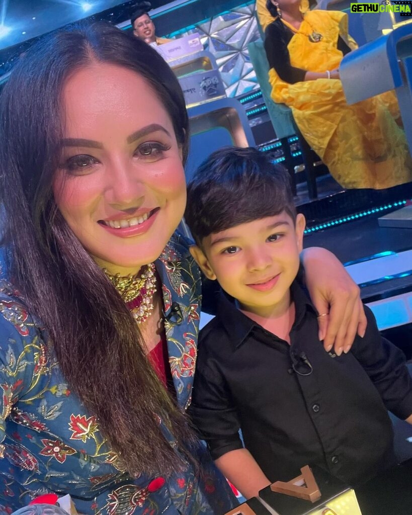 Pooja Bose Instagram - His first time on set and shooting with me ❤❤ for #dadagiri on @zeebanglaofficial this episode will be the most special one for me My love @krishiv.verma09 shooting with mumma