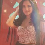 Pooja Bose Instagram - পূজার ক্যাবারে কুইন হয়ে ওঠার কাহিনী... #Cabaret, a series by @utsavmkj, Releasing January 26th only on #Addatimes @banerjeepuja #NewSeries #BengaliWebSeries #BTS #BehindTheScene #Addatimes #AddaEkhonJomjomat #Addatimes2024