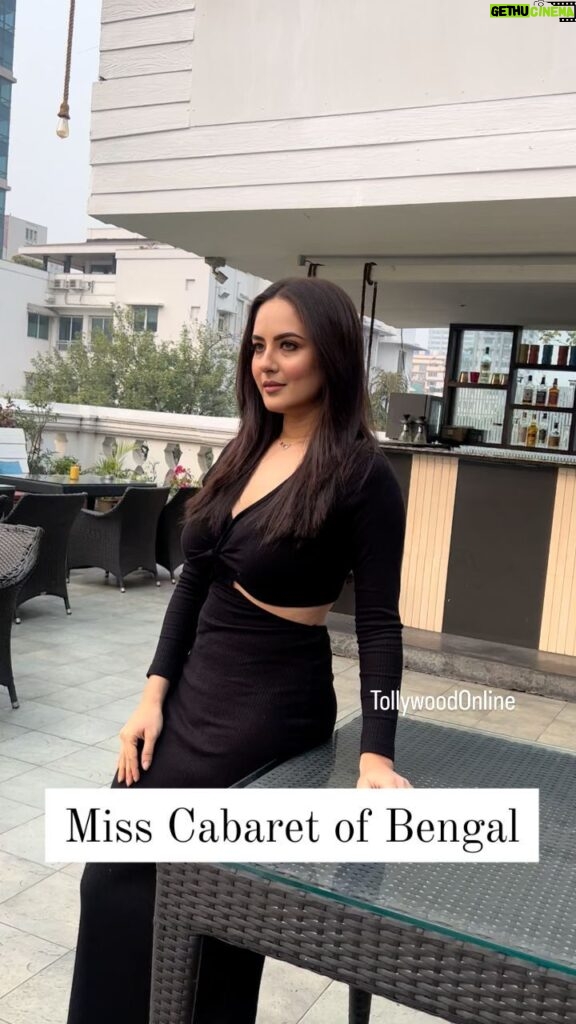 Pooja Bose Instagram - Miss #cabret of Kolkata @banerjeepuja spotted at the @soultheskylounge for the promotion of the series streaming from 26th Jan only on @addatimes_ .
