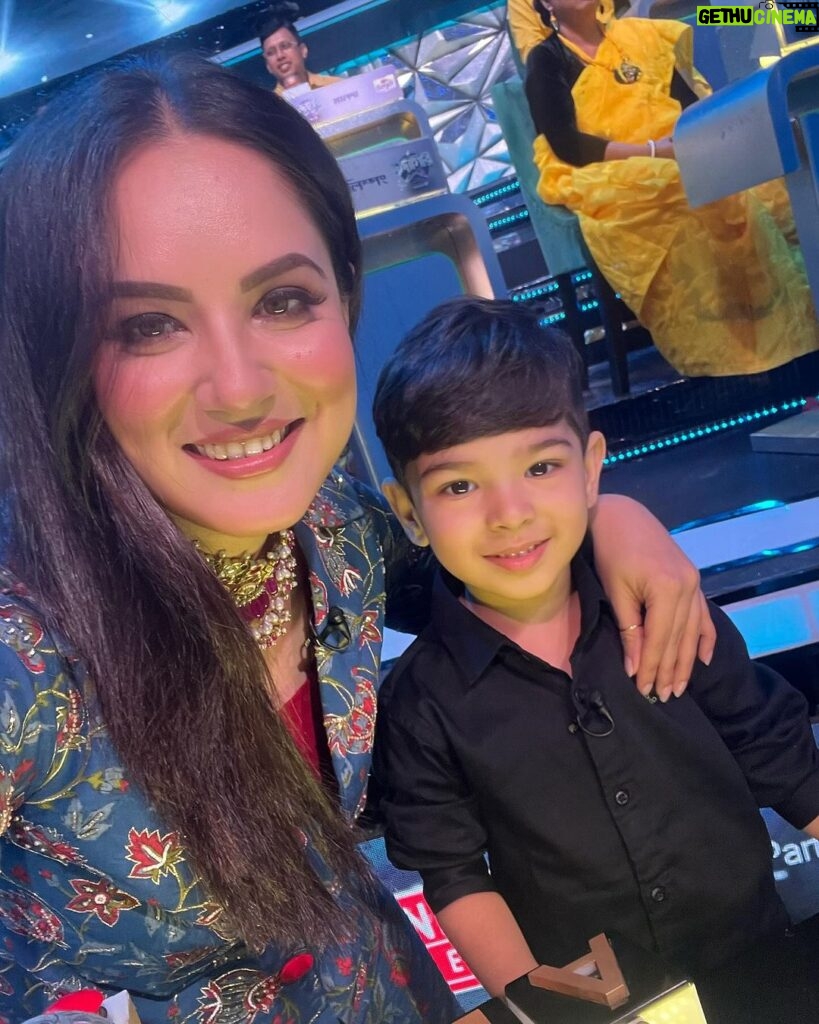 Pooja Bose Instagram - His first time on set and shooting with me ❤❤ for #dadagiri on @zeebanglaofficial this episode will be the most special one for me My love @krishiv.verma09 shooting with mumma