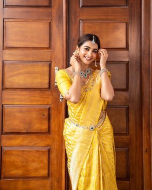 Pooja Hegde Instagram - The Mangalorian. 🤌🏼🌼🫡 #thisistheway #mangiweddings