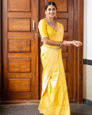 Pooja Hegde Instagram - The Mangalorian. 🤌🏼🌼🫡 #thisistheway #mangiweddings