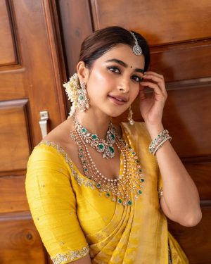 Pooja Hegde Instagram - The Mangalorian. 🤌🏼🌼🫡 #thisistheway #mangiweddings