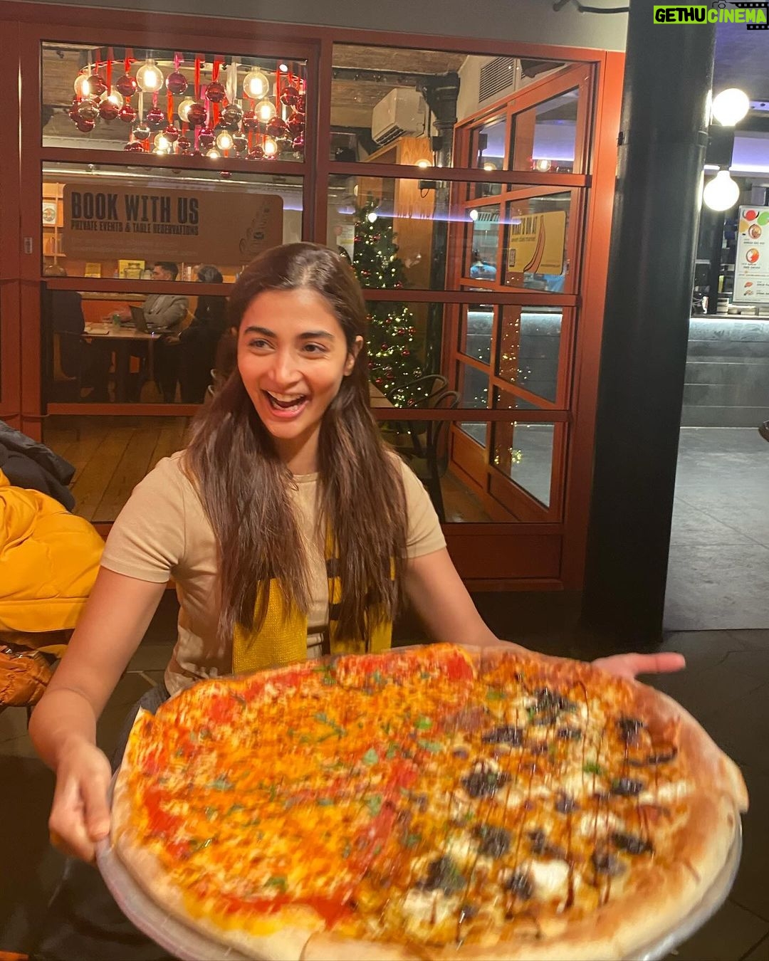 Pooja Hegde Instagram - Heavy weight lifting champ 💪🏼 🍕 #whatstheworldwithoutpizza #worldpizzaday #joy